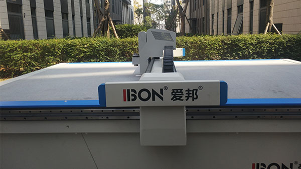 雙面羊絨裁剪機，皮草自動切割設備。